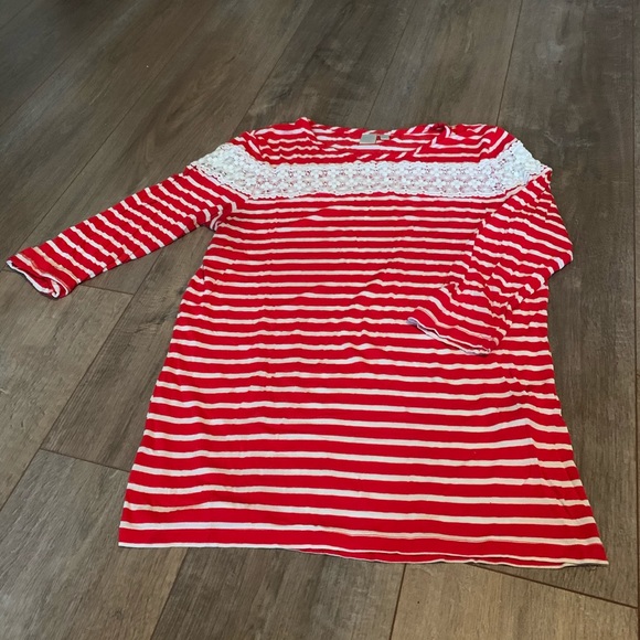 Red and white striped shirt with cute lace - Picture 4 of 6